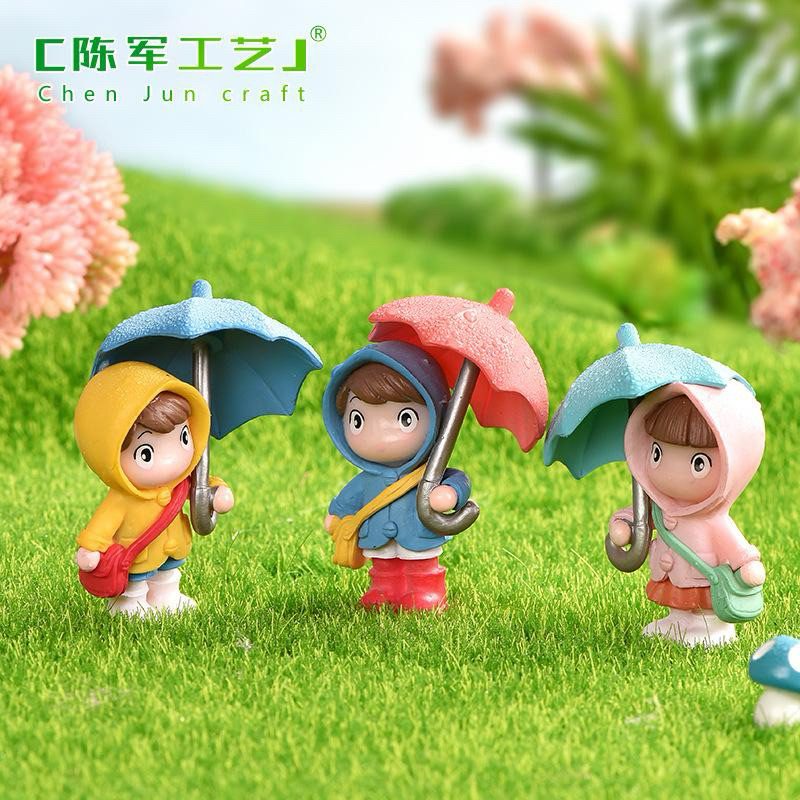 (Terrarium) Phụ kiện trang trí CÔ BÉ CẦM Ô DÙ, MẶC ÁO MƯA, ĐEO TÚI CHÉO ĐÁNG YÊU